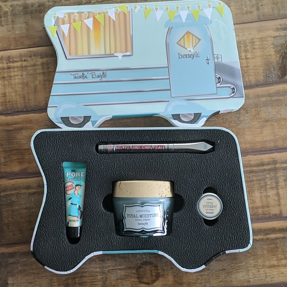 Benefits Travelin' Bright Gift set